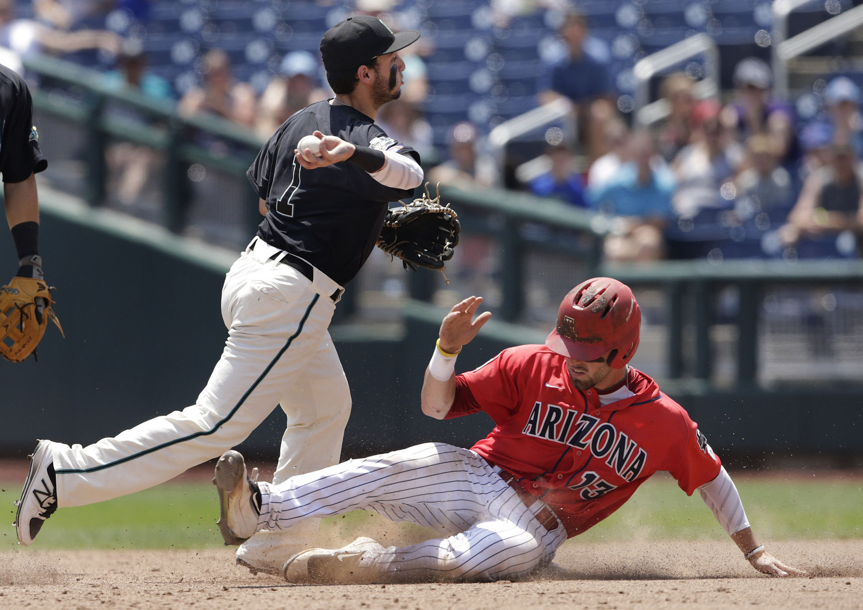 ÃÛèÖÖ±²¥ vs. Coastal Carolina in College World Series